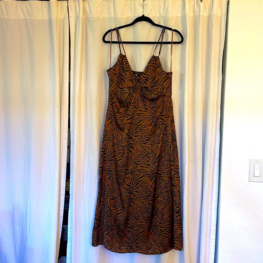 Zara midi dress, tiger print sz L 🖤